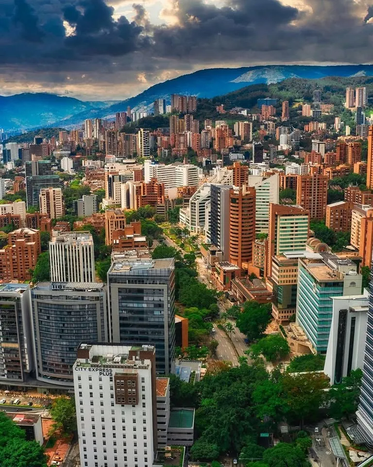 Vista de El Poblado, Medellín, donde está nuestra sede